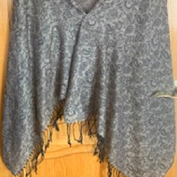 Unisex Shawl Scarf in Thin Wool in Paisley & Floral Motifs 70"x30" - Picture 4 of 8